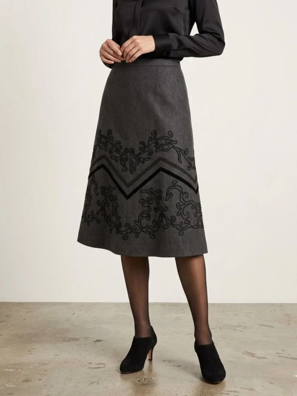 Anne Taylor Loft Petite Black Embroidered Lined Wool Blend Side Zip A Line Skirt